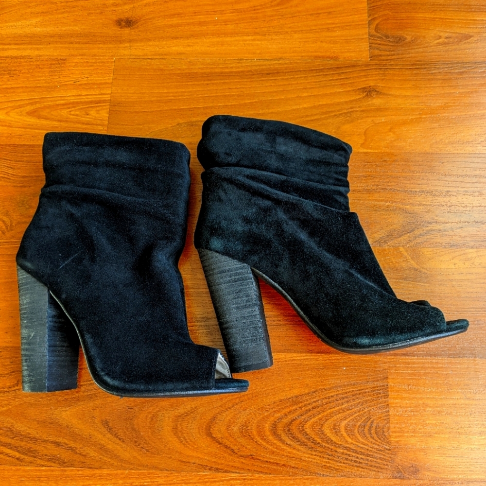Boots color black suede/ inside all leather